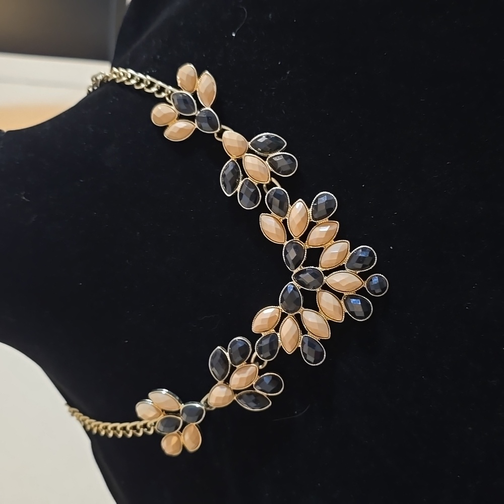 Tan & Black w/goldtone chain necklace